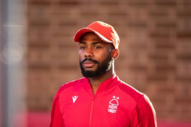 Nottingham Ormanı 'ndan Emmanuel Dennis # 25 Premier League maçından önce Nottingham Forest, Aston Villa' ya karşı City Ground, Nottingham, İngiltere 'de 10 Ekim 202' de geldi.