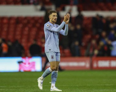 Aston Villa 'dan Matty Cash, Premier League maçında Nottingham Forest ile Aston Villa arasında oynanan City Ground, Nottingham, İngiltere, 10 Ekim 202' de eski taraftarlarını alkışlıyor.