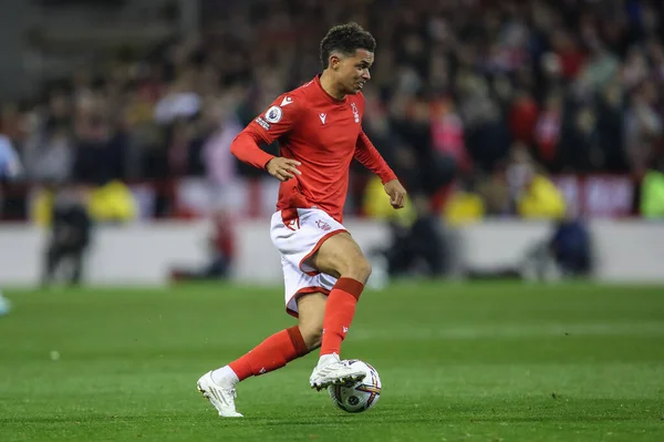 Brennan Johnson Nottingham Forest Rompe Con Pelota Durante Partido Premier —  Fotos de Stock