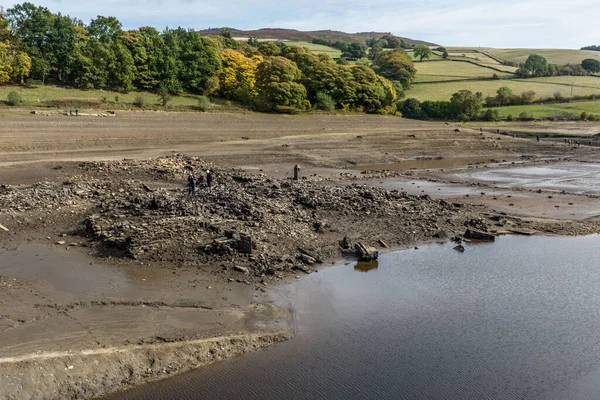 Die Ertrunkenen Dörfer Unter Dem Ladybower Reservoir Sind Nach Einem — Stockfoto