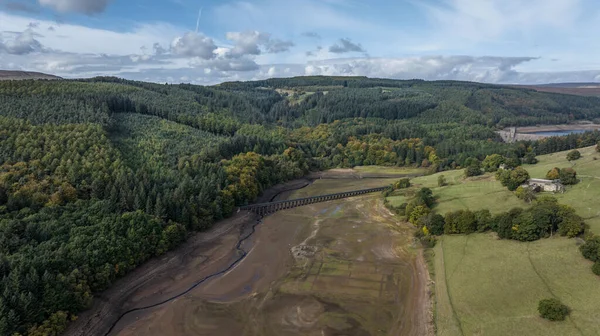 Die Ertrunkenen Dörfer Unter Dem Ladybower Reservoir Sind Nach Einem — Stockfoto