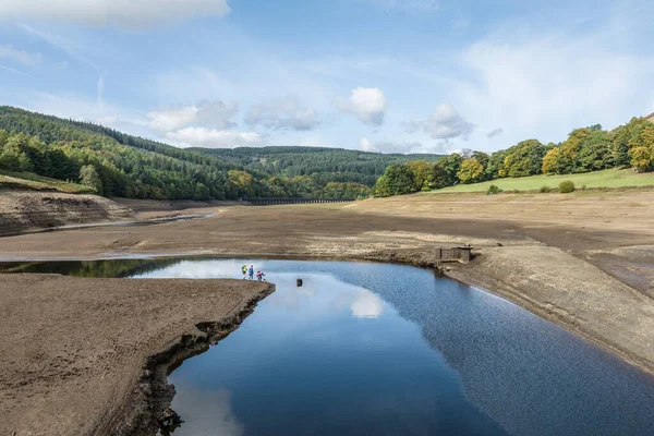 Die Ertrunkenen Dörfer Unter Dem Ladybower Reservoir Sind Nach Einem — Stockfoto