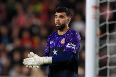 Brentford 'dan David Raya # 1 Premier Lig karşılaşmasında Brentford - Brighton ve Hove Albion - Brentford Community Stadyumu, Londra, Birleşik Krallık, 14 Ekim 202