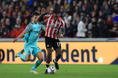 Brentford # 17 ve Jol Veltman # 34 Brighton & Hove Albion Premier Lig karşılaşmasında Brentford - Brighton ve Hove Albion Brentford Community Stadyumu, Londra, 14 Ekim 2022