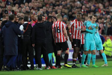 Brentford # 17 numaralı Ivan Toney ile Brentford Premier Lig maçı sırasında Brentford-Brighton ve Hove Albion 'a karşı Brentford Community Stadyumu, Londra, 14 Ekim 202' de oynanan maçta sinirler gerildi.