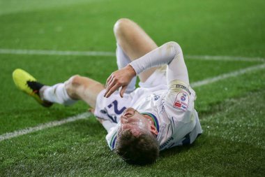 Tranmere Rovers 'ın 22 numaralı oyuncusu Paul Lewis, 14 Ekim 202 tarihinde İngiltere, Birkenhead' deki Prenton Park 'ta oynanan Sky Bet 2 karşılaşmasında sakatlanarak geldi.