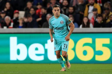 Brighton & Hove Albion 'dan Leandro Trossard # 11 Premier League karşılaşmasında Brentford - Brighton ve Hove Albion Brentford Community Stadyumu, Londra, 14 Ekim 2022