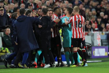 Premier Lig maçında Brentford, Brighton ve Hove Albion 'a karşı Brentford Community Stadyumu, Londra, İngiltere' de 14 Ekim 202 'de oynanan maçta sinirler gerildi.