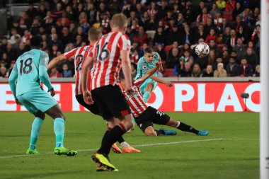 Brighton & Hove Albion 'dan Leandro Trossard Premier Lig maçında Brentford, Brighton ve Hove Albion' a karşı Brentford Community Stadyumu, Londra, Birleşik Krallık, 14 Ekim 202