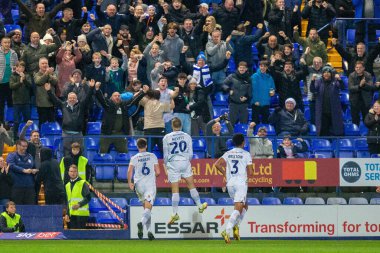 Tranmere Rovers 'ın 20 numaralı oyuncusu Elliott Nevitt, 14 Ekim 202' de İngiltere, Birkenhead 'deki Prenton Park' ta oynanan Sky Bet 2 karşılaşmasında 2-0 'lık galibiyet golünü kutluyor.