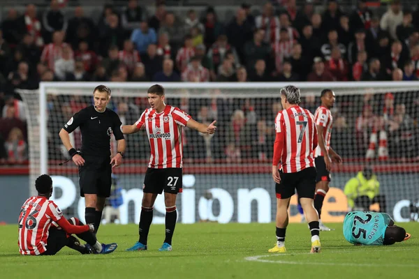 Vitaly Janelt Brentford Protests Referee Michael Salisbury Premier League Match — Stock Photo, Image