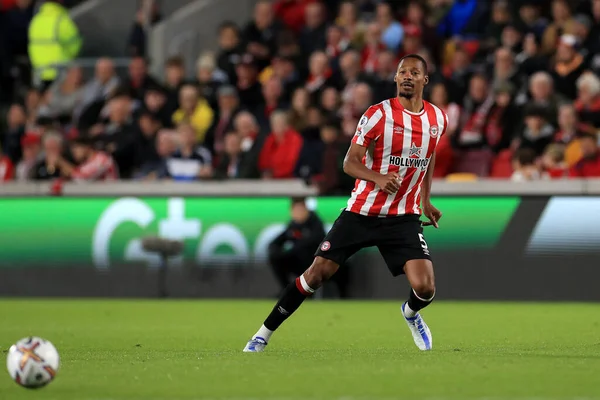 Brentford 'dan Ethan Pinnock # 5 Premier League maçında Brentford, Brighton ve Hove Albion' a karşı Brentford Halk Stadyumu, Londra, Birleşik Krallık, 14 Ekim 202