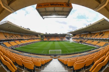 Molineux Stadyumu 'nun genel manzarası, Wolverhampton Wanderers F.C. Premier Lig maçında Wolverhampton Wanderers Nottingham Ormanı' na karşı Molineux, Wolverhampton, Birleşik Krallık, 15 Ekim 202