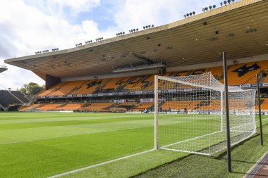 Molineux Stadyumu 'nun genel manzarası, Wolverhampton Wanderers F.C. Premier Lig maçında Wolverhampton Wanderers Nottingham Ormanı' na karşı Molineux, Wolverhampton, Birleşik Krallık, 15 Ekim 202