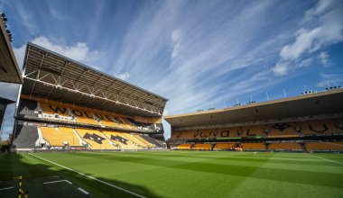 Molineux 'nun Premier Lig maçından önceki genel görünümü Wolverhampton Wanderers, Molineux, Wolverhampton, İngiltere' de Nottingham Ormanı 'na karşı 15 Ekim 202