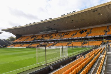 Molineux Stadyumu 'nun genel manzarası, Wolverhampton Wanderers F.C. Premier Lig maçında Wolverhampton Wanderers Nottingham Ormanı' na karşı Molineux, Wolverhampton, Birleşik Krallık, 15 Ekim 202