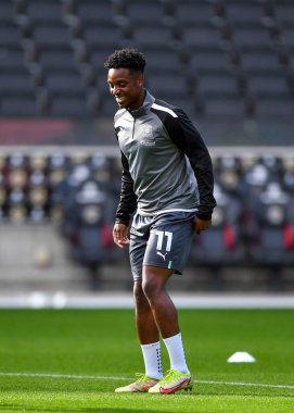 Plymouth Argyle (11), 15 Ekim 202 'de İngiltere' nin Milton Keynes kentinde MK Dons ve Plymouth Argyle maçında oynanan Sky Bet 1 karşılaşmasında ısınma turunda öne geçti.