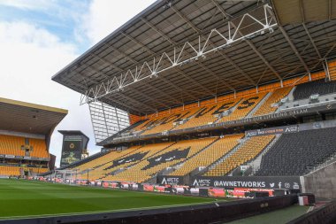 Molineux Stadyumu 'nun genel manzarası, Wolverhampton Wanderers F.C. Premier Lig maçında Wolverhampton Wanderers Nottingham Ormanı' na karşı Molineux, Wolverhampton, Birleşik Krallık, 15 Ekim 202