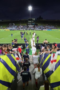 İngiltere ve Fransa, 15 Ekim 202 'de düzenlenen Bayanlar Rugby Dünya Kupası' nda tünelden çıktı. Fransa, İngiltere 'ye karşı Northland Etkinlik Merkezi, Whangarei, Yeni Zelanda, 15 Ekim 202