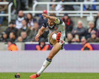 İngiltere 'den Tommy Makinson, Rugby Ligi Dünya Kupası 2021 karşılaşmasında İngiltere' ye karşı Samoa maçında 15 Ekim 202 'de St. James' s Park, Newcastle 'da gol attı.