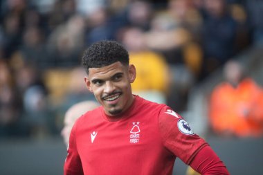 Nottingham Ormanı 'ndan Morgan Gibbs-White # 10 Premier League maçında Wolverhampton Wanderers - Nottingham Forest maçında İngiltere' nin Wolverhampton kentinde 15 Ekim 202 'de adını haykıran taraftarların ardından gülümseme gösteriyor.
