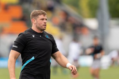  Bath Rugby 'den Dave Attwood 15 Ekim 202' de StoneX Stadyumu 'nda oynanan Gallagher Premiership maçından önce ısınıyor.