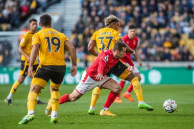 Nottingham Ormanı 'ndan Harry Toffolo, Wolverhampton Wanderers - Nottingham Forest maçı sırasında Wolverhampton Wanderers - Molineux, Wolverhampton, Birleşik Krallık' ta 15 Ekim 202 'de Adama Traore # 37' den şutlandı.
