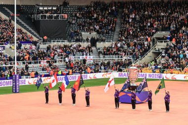 Rugby Ligi Dünya Kupası 2021 karşılaşmasında Kadınlar Rugby Ligi Dünya Kupası 'nı temsil eden bayraklar İngiltere' ye karşı Samoa, St. James 's Park, Newcastle, İngiltere, 15 Ekim 2022
