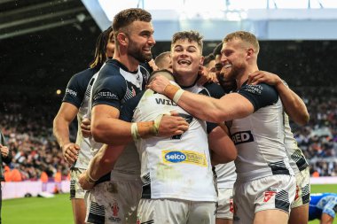 İngiltere 'den George Williams, Rugby Ligi Dünya Kupası 2021 karşılaşmasında İngiltere' ye karşı Samoa 'yı St. James' s Park, Newcastle, İngiltere 'de 15 Ekim 202' de kutluyor.