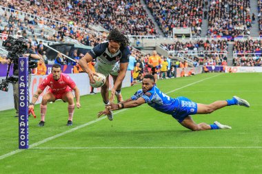 İngiltere 'den Dom Young, Rugby Ligi Dünya Kupası 2021 maçında St.James' s Park, Newcastle, Birleşik Krallık, 15 Ekim 202 'de İngiltere ile Samoa maçına gidiyor.