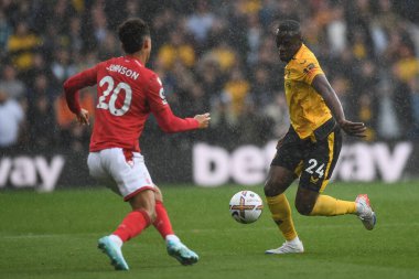 Wolverhampton Wanderers 'dan Toti Gomes # 24 Premier League maçında Brennan Johnson # 20 of Nottingham Forest' a karşı Molineux, Wolverhampton, İngiltere, 15 Ekim 202 'de Wolverhampton Wanderers' a karşı