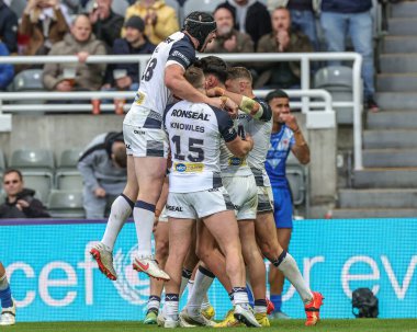 İngiltere 'den Herbie Farnworth, 15 Ekim 202' de St. James 's Park, Newcastle' da oynanan 2021 Dünya Rugby Ligi karşılaşmasında şansını kutluyor.