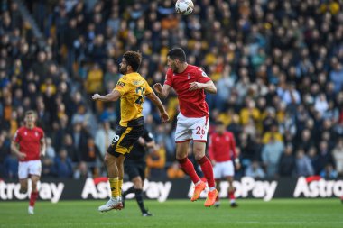 Wolverhampton Wanderers 'dan Diego Costa # 29 numara Nottingham Ormanı' ndan Scott McKenna # 26 numara Premier League maçında Wolverhampton Wanderers - Nottingham Ormanı - Molineux, Wolverhampton, Birleşik Krallık, 15 Ekim 202