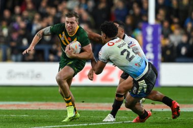 Avustralyalı Cameron Munster, 15 Ekim 202 'de Headingley Stadyumu' nda oynanan 2021 Dünya Rugby Ligi Kupası karşılaşmasında Fiji 'den Josh Wong tarafından yenildi.