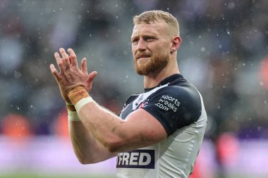 İngiltere 'den Luke Thompson, Rugby Ligi Dünya Kupası 2021 karşılaşmasında taraftarları alkışlıyor. İngiltere, St. James' s Park, Newcastle, İngiltere, 15 Ekim 202 'de Samoa' ya karşı.