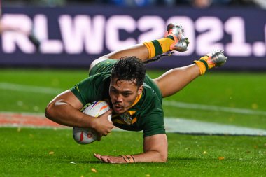 Avustralyalı Jeremiah Nanai, 15 Ekim 202 'de İngiltere' nin Leeds kentindeki Headingley Stadyumu 'nda oynanan 2021 Dünya Rugby Ligi karşılaşmasında bir deneme için sahaya çıkıyor.