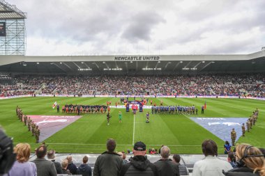 İngiltere ve Samoa, Rugby Ligi Dünya Kupası 2021 karşılaşmasında İngiltere ile Samoa arasında oynanan Dünya Kupası açılış maçı için sıralandılar.
