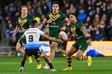 Avustralyalı Valentine Holmes, İngiltere 'nin Leeds kentindeki Headingley Stadyumu' nda oynanan 2021 Dünya Rugby Ligi karşılaşmasında ara verdi.
