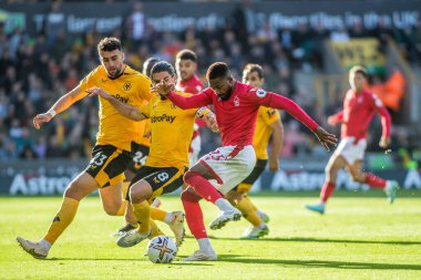 Nottingham Ormanından Emmanuel Dennis # 25 Premier League maçında Wolverhampton Wanderers - Nottingham Ormanı - Molineux, Wolverhampton, Birleşik Krallık, 15 Ekim 202
