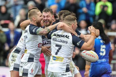 İngiltere 'den Elliott Whitehead, 15 Ekim 202' de St. James 's Park, Newcastle' da oynanan 2021 Dünya Rugby Ligi karşılaşmasında denemesini kutluyor.