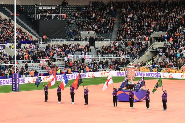 ラグビーリーグワールドカップ2021中の女子ラグビーリーグワールドカップを代表する旗は イングランド対サモアと2022年10月15日 イギリス ニューカッスルのセントジェームズ公園で一致する — ストック写真