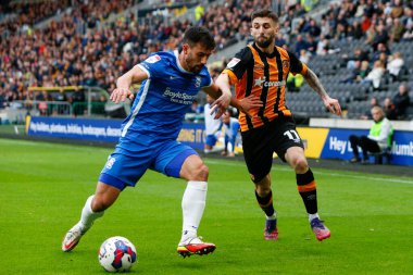 Hull City 'den ukan Sinik # 11 ve Birmingham City' den Maxime Colin # 2 Sky Bet Şampiyonası maçında Hull City, MKM Stadyumu, Hull, Birleşik Krallık 'ta Birmingham City' ye karşı.