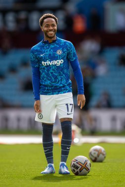 Premier Lig karşılaşmasında Chelsea 'den Raheem Sterling # 17 numara Aston Villa Chelsea' ye karşı Villa Park, Birmingham, Birleşik Krallık, 16 Ekim 202