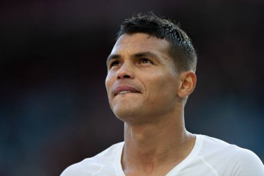 Chelsea 'li Thiago Silva Premier Lig maçında Aston Villa Chelsea' ye karşı Birmingham, İngiltere 'de 16 Ekim 202' de oynanan Villa Parkı maçına bakıyor.