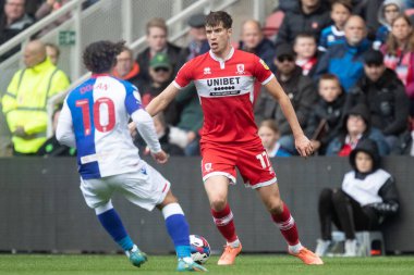 Middlesbrough # 17 numaralı Paddy McNair, Middlesbrough, Birleşik Krallık Riverside Stadyumu 'nda oynanan Middlesbrough - Blackburn Rovers maçında topu taşıyor.