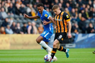 Hull City 'den Greg Docherty # 8 ve Birmingham City' den Auston Trusty # 5 Sky Bet Şampiyonası maçında Hull City, Birmingham City 'ye karşı MKM Stadyumu, Hull, Birleşik Krallık, 16 Ekim 202