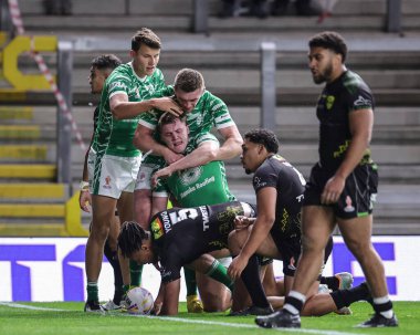 İrlandalı Brendan OHagan, İngiltere 'nin Leeds kentindeki Headingley Stadyumu' nda oynanan 2021 Dünya Rugby Ligi Kupası karşılaşmasını kutluyor.