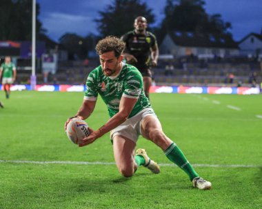 İrlanda 'nın Toby King' i Rugby Ligi Dünya Kupası 2021 karşılaşmasında Jamaika 'ya karşı Headingley Stadyumu, Leeds, İngiltere' de 16 Ekim 202 'de karşılaşacak.