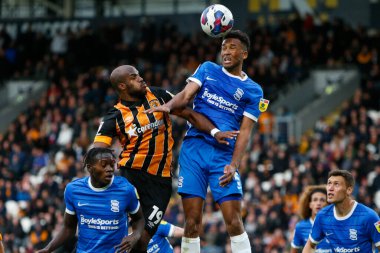 Birmingham City 'den Auston Trusty # 5 ve Hull City' den Estupin # 19, Sky Bet Şampiyonası maçında Hull City, Birmingham City 'ye karşı MKM Stadyumu, Hull, İngiltere, 16 Ekim 2022