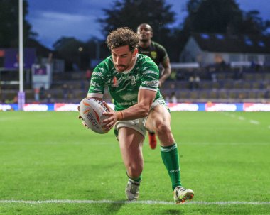 İrlanda 'nın Toby King' i Rugby Ligi Dünya Kupası 2021 karşılaşmasında Jamaika 'ya karşı Headingley Stadyumu, Leeds, İngiltere' de 16 Ekim 202 'de karşılaşacak.